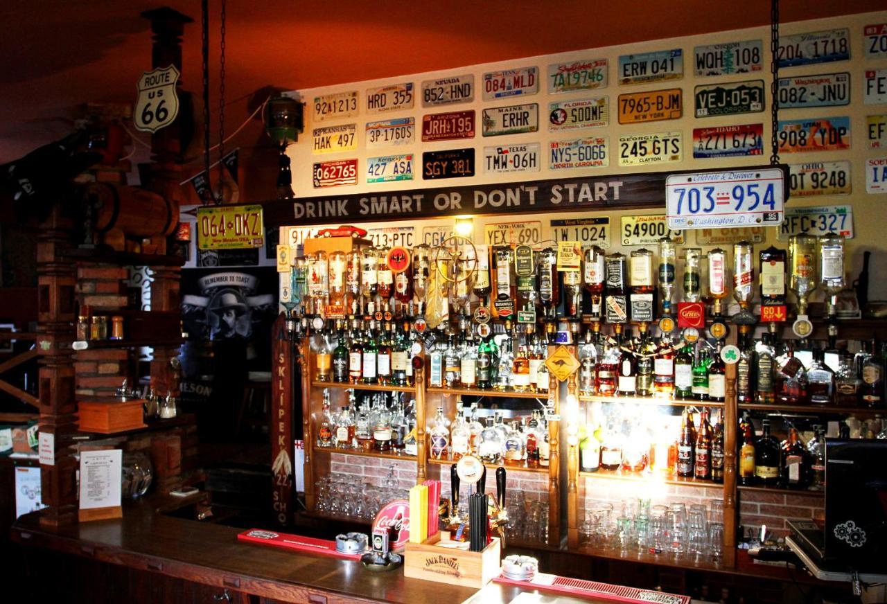 טאבור Pension Alfa & Whisky Pub מראה חיצוני תמונה