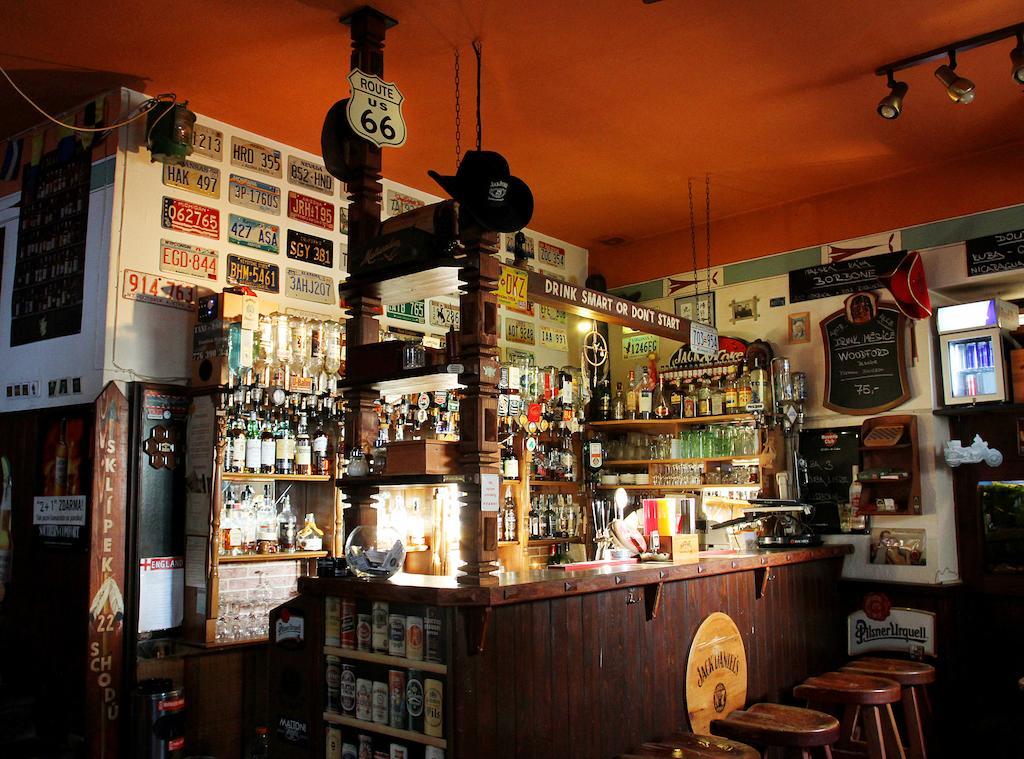 טאבור Pension Alfa & Whisky Pub מראה חיצוני תמונה