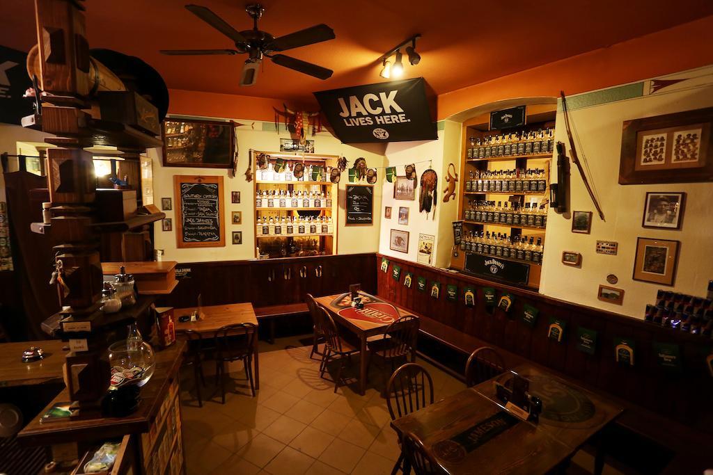 טאבור Pension Alfa & Whisky Pub מראה חיצוני תמונה